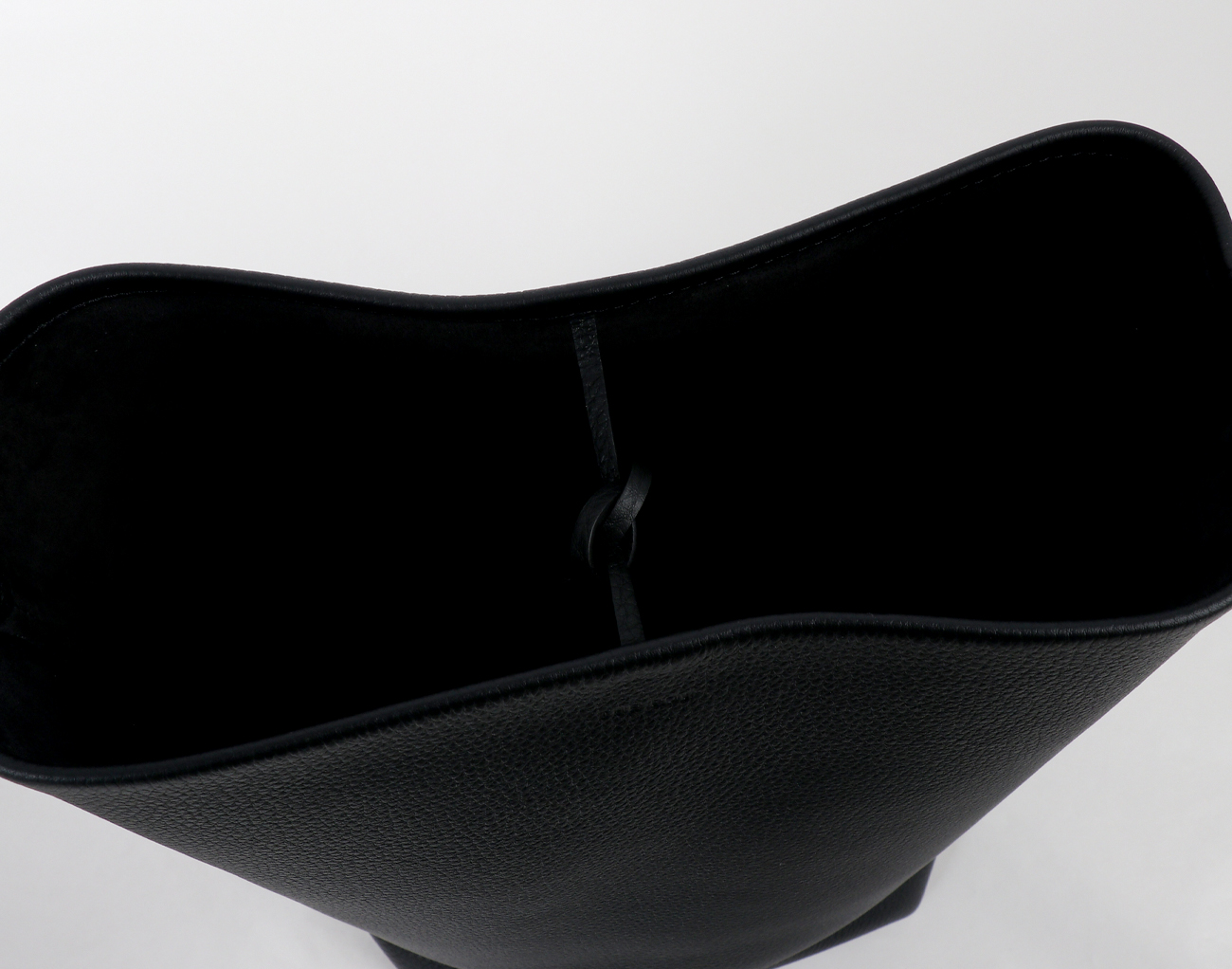 더로우 N/S 파크 토트백 미디움 블랙