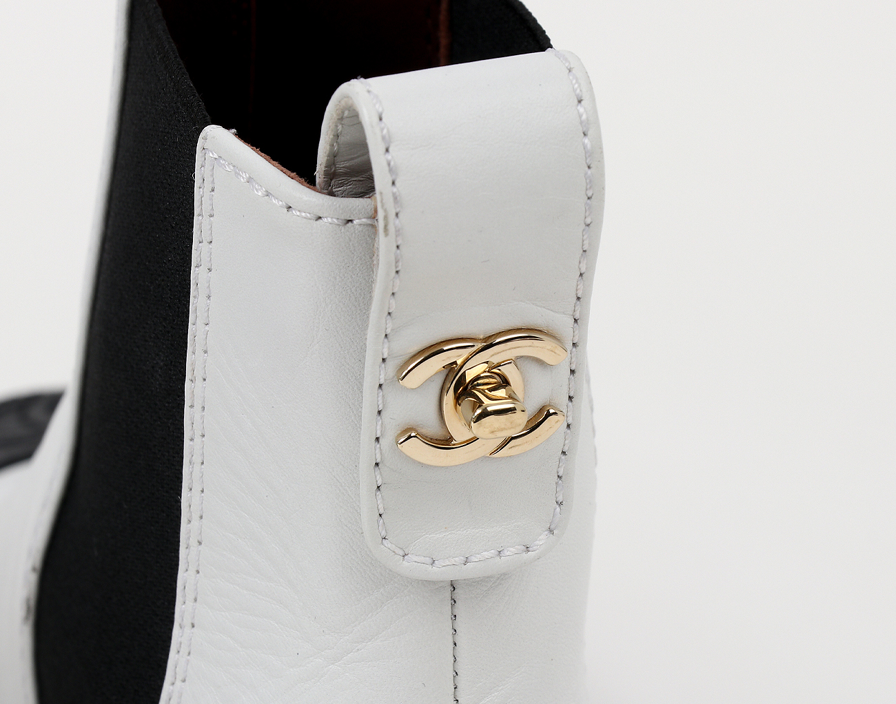 샤넬 백 턴락 CC 첼시 앵클 부츠 화이트 블랙 36 1/2C