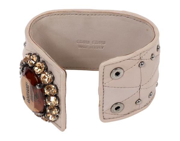 미우미우 크리스탈 레더 커프 브레이슬릿 베이지