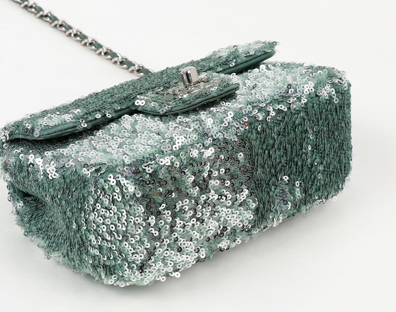 샤넬 시퀀 미니 플랩백 그린 은장