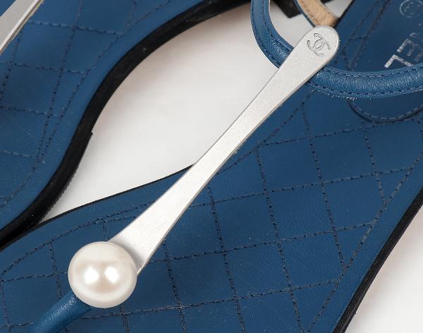 샤넬 펄 T 스트랩 플립플랍 샌들 블루 36 1/2C