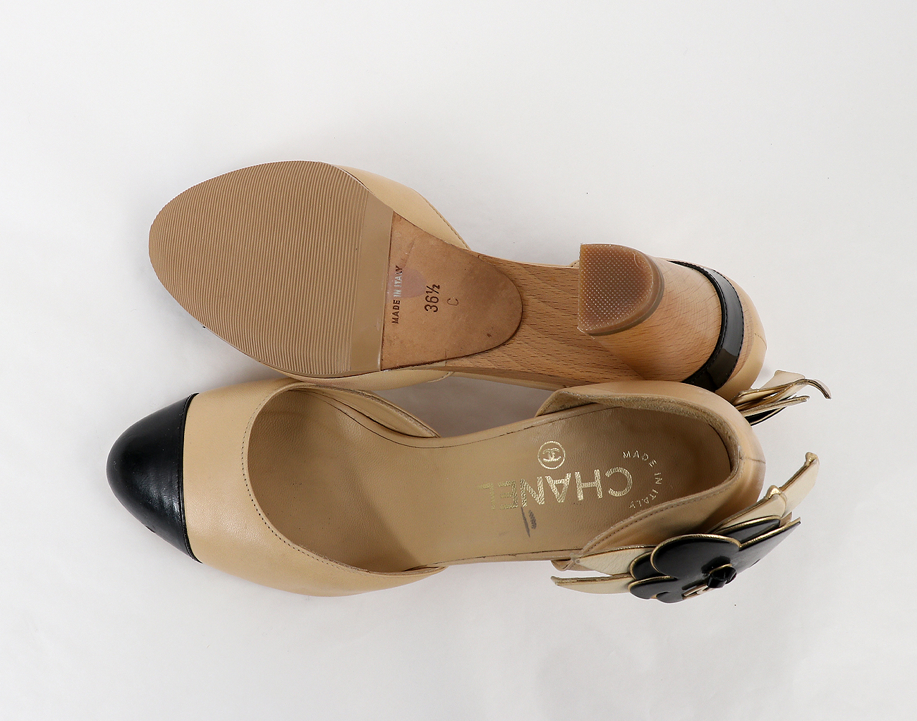 샤넬 까멜리아 펌프스 베이지 블랙 36 1/2C