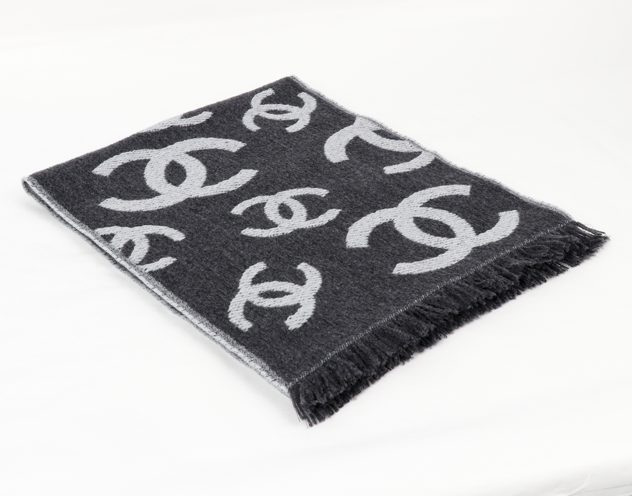 샤넬 26C CC 리버시블 머플러 블랙 그레이