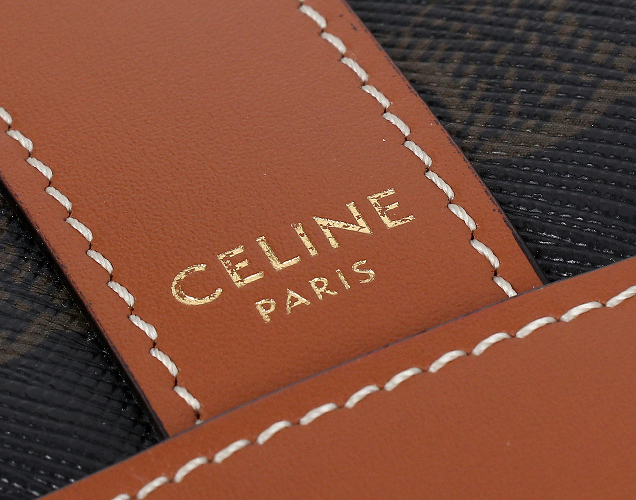 셀린느 트리옹프 버킷백 미디엄 탠