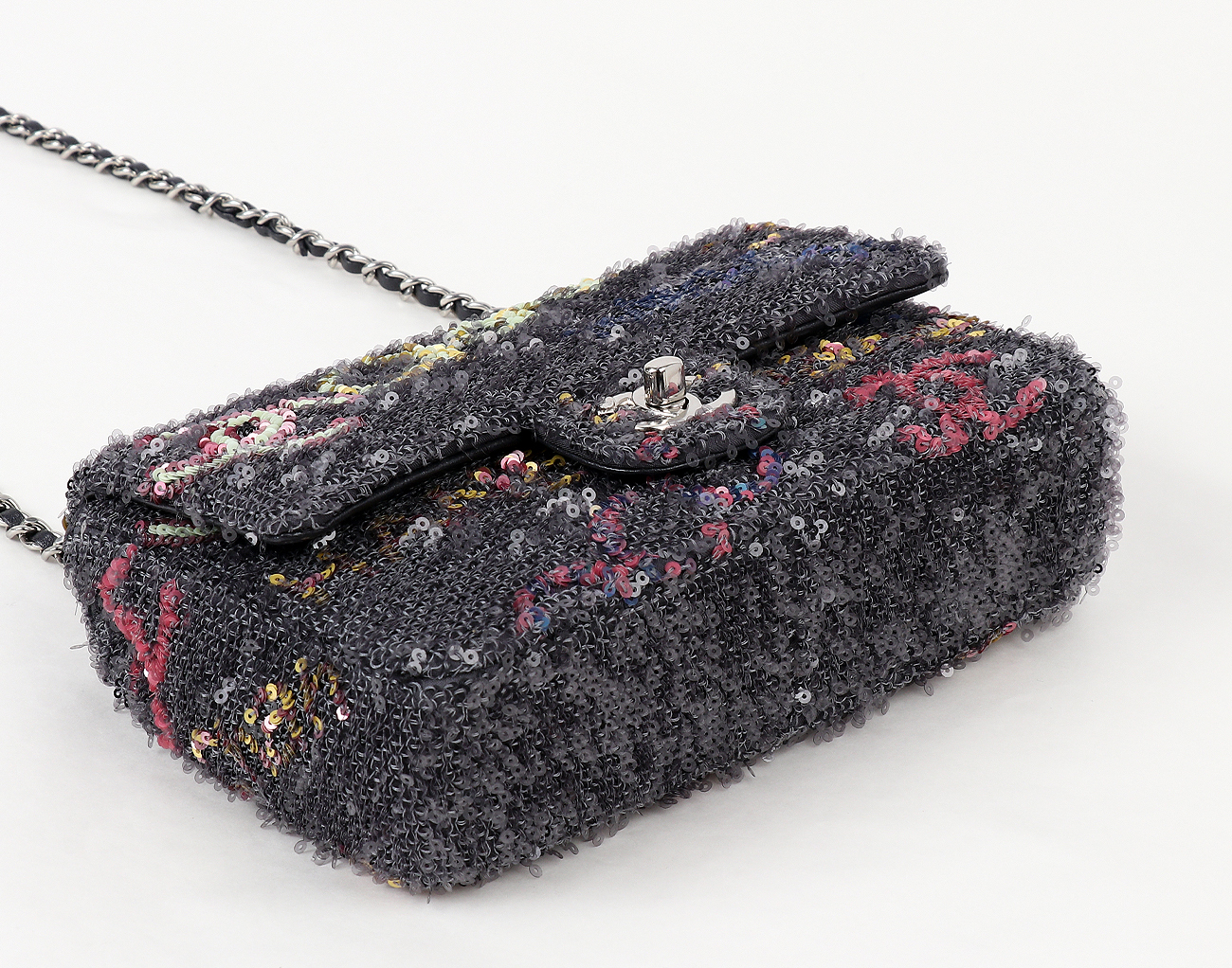 샤넬 시퀀 스몰 플랩백 그레이 멀티컬러 은장