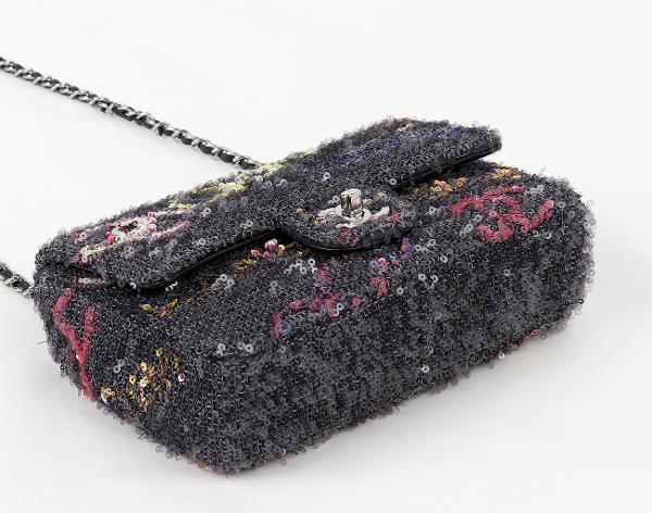 샤넬 시퀀 스몰 플랩백 그레이 멀티컬러 은장