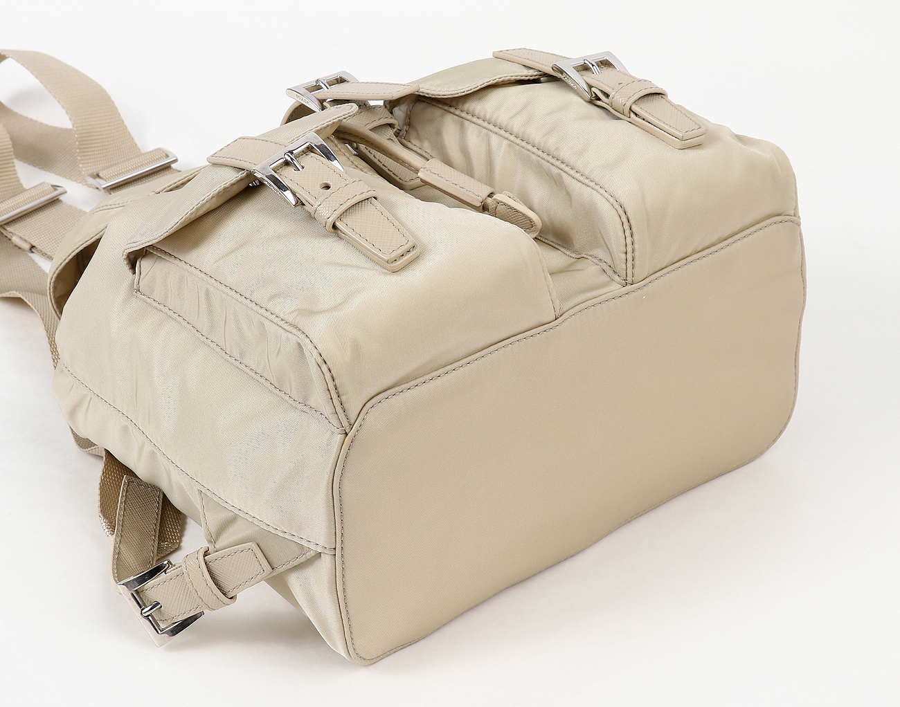 프라다 리나일론 스몰 백팩 데저트 베이지