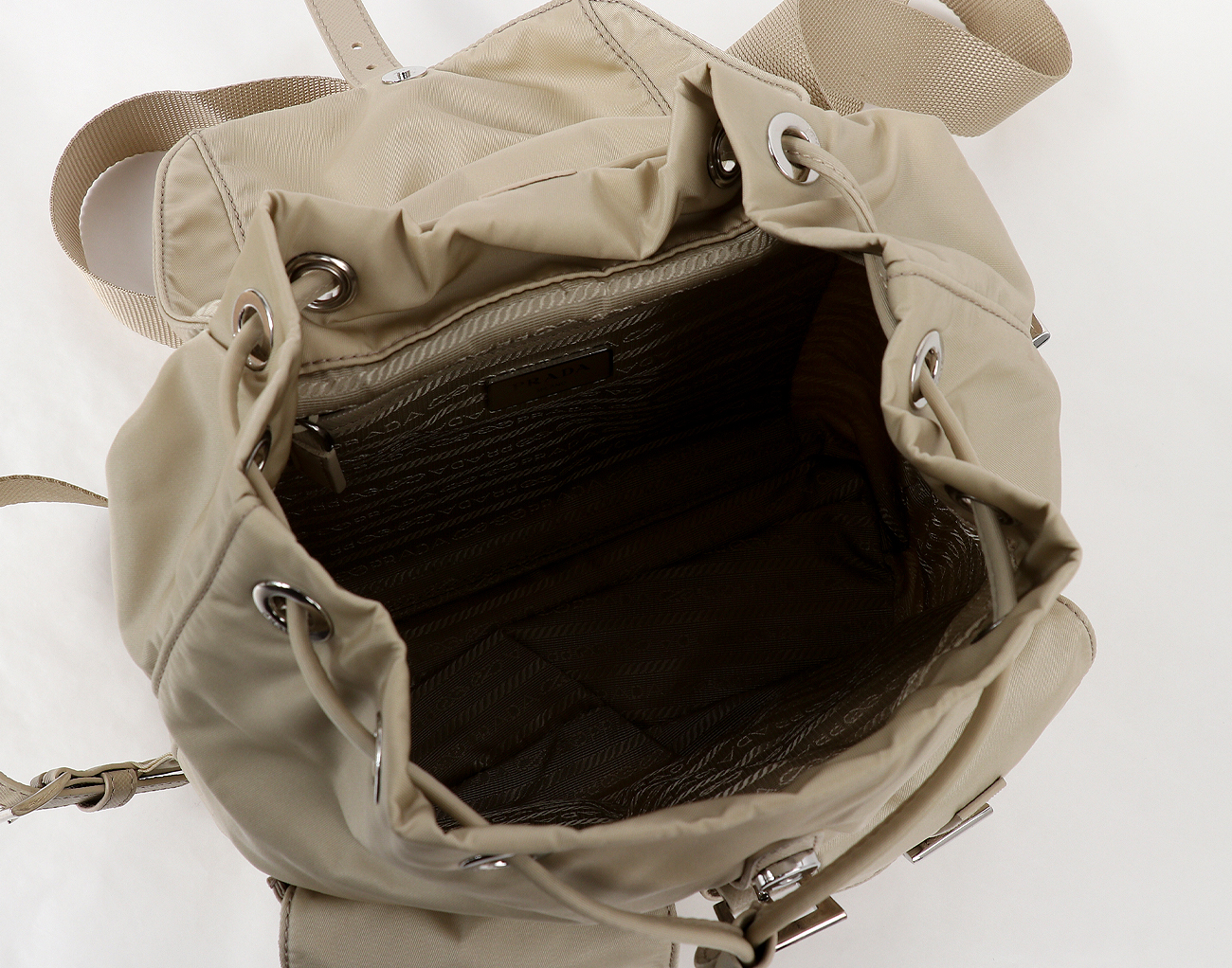 프라다 리나일론 스몰 백팩 데저트 베이지