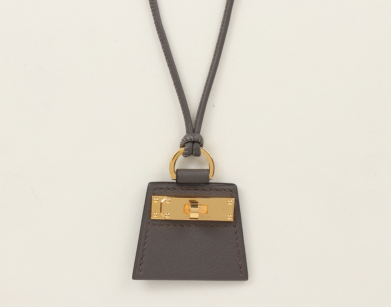 에르메스 몽쁘띠켈리 펜던트 스몰 그리스 에땅 금장