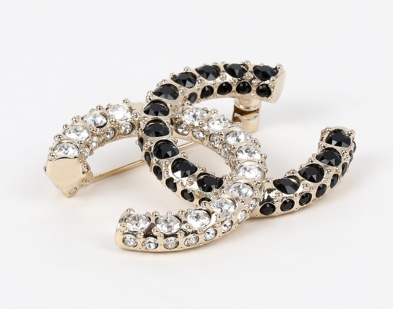 샤넬 크리스탈 CC 브로치 블랙 샴페인골드