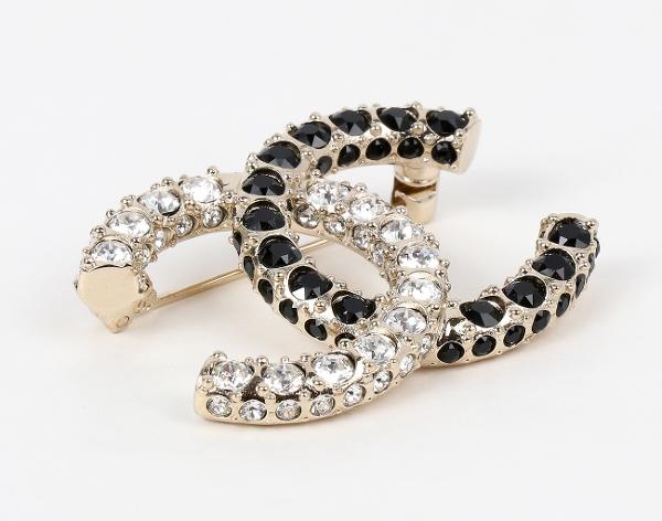 샤넬 크리스탈 CC 브로치 블랙 샴페인골드