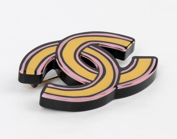 샤넬 핸드라이튼 CC 브로치 옐로우 핑크 블랙