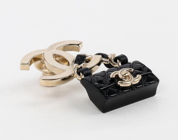 샤넬 CC 클래식백 브로치 블랙 샴페인골드