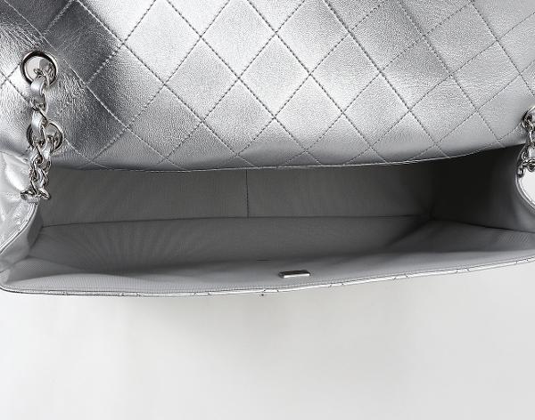 샤넬 트래블 맥시 플랩백 실버 은장