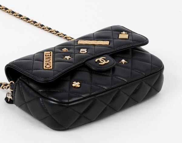 샤넬 럭키참 클래식 플랩 체인 폰 홀더 블랙 금장