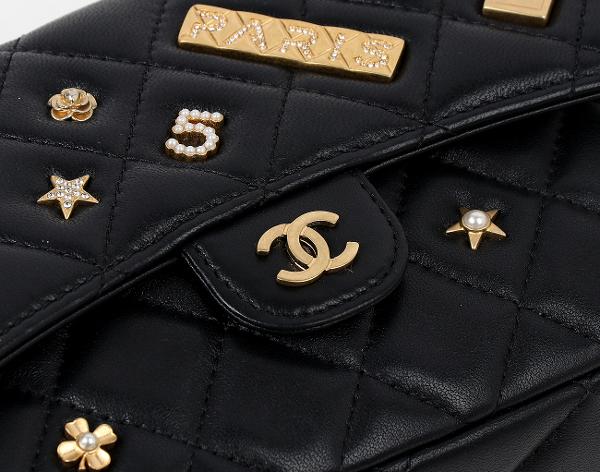 샤넬 럭키참 클래식 플랩 체인 폰 홀더 블랙 금장