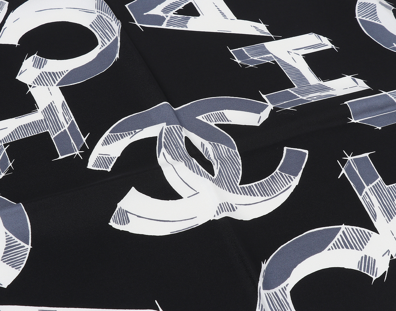 샤넬 레터링 스카프 90 블랙 화이트 블루 그레이