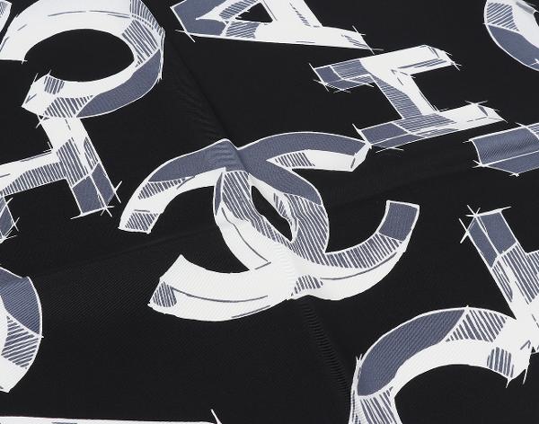 샤넬 레터링 스카프 90 블랙 화이트 블루 그레이