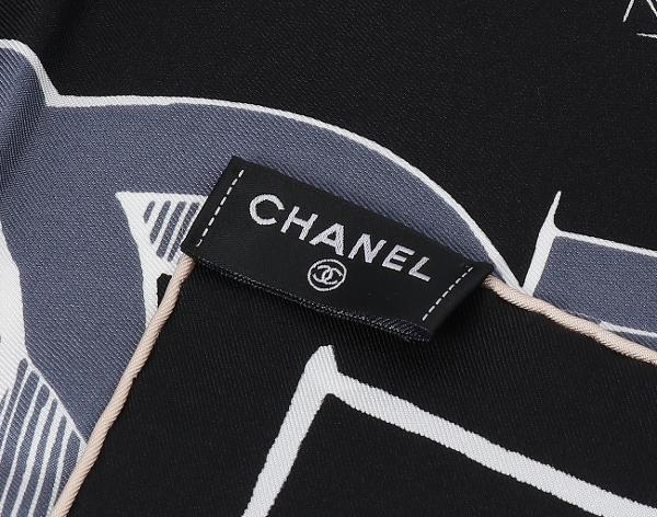 샤넬 레터링 스카프 90 블랙 화이트 블루 그레이