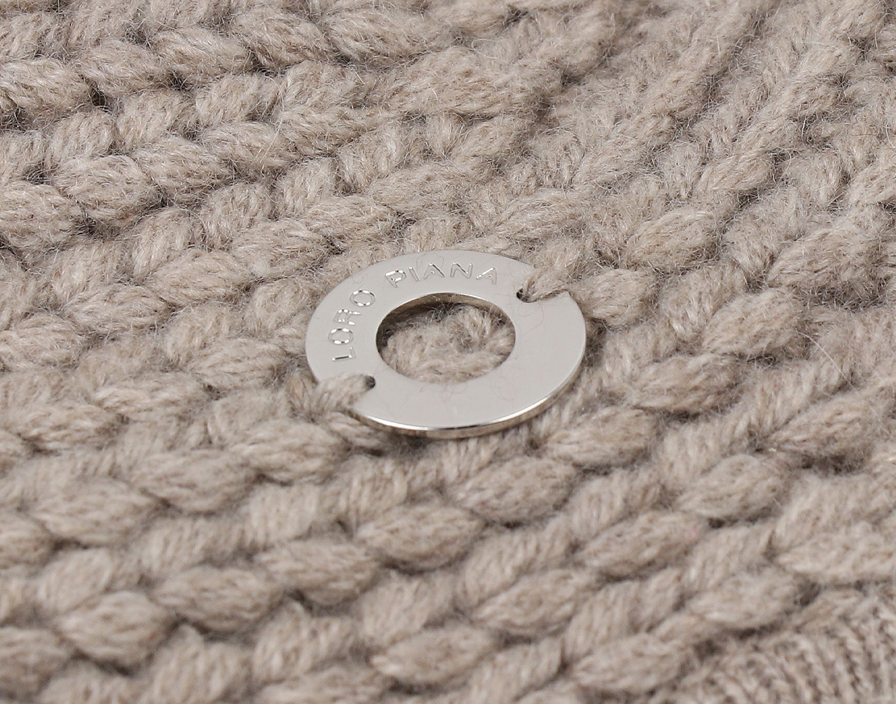 로로피아나 베이비 캐시미어 친칠라 판초 베이지