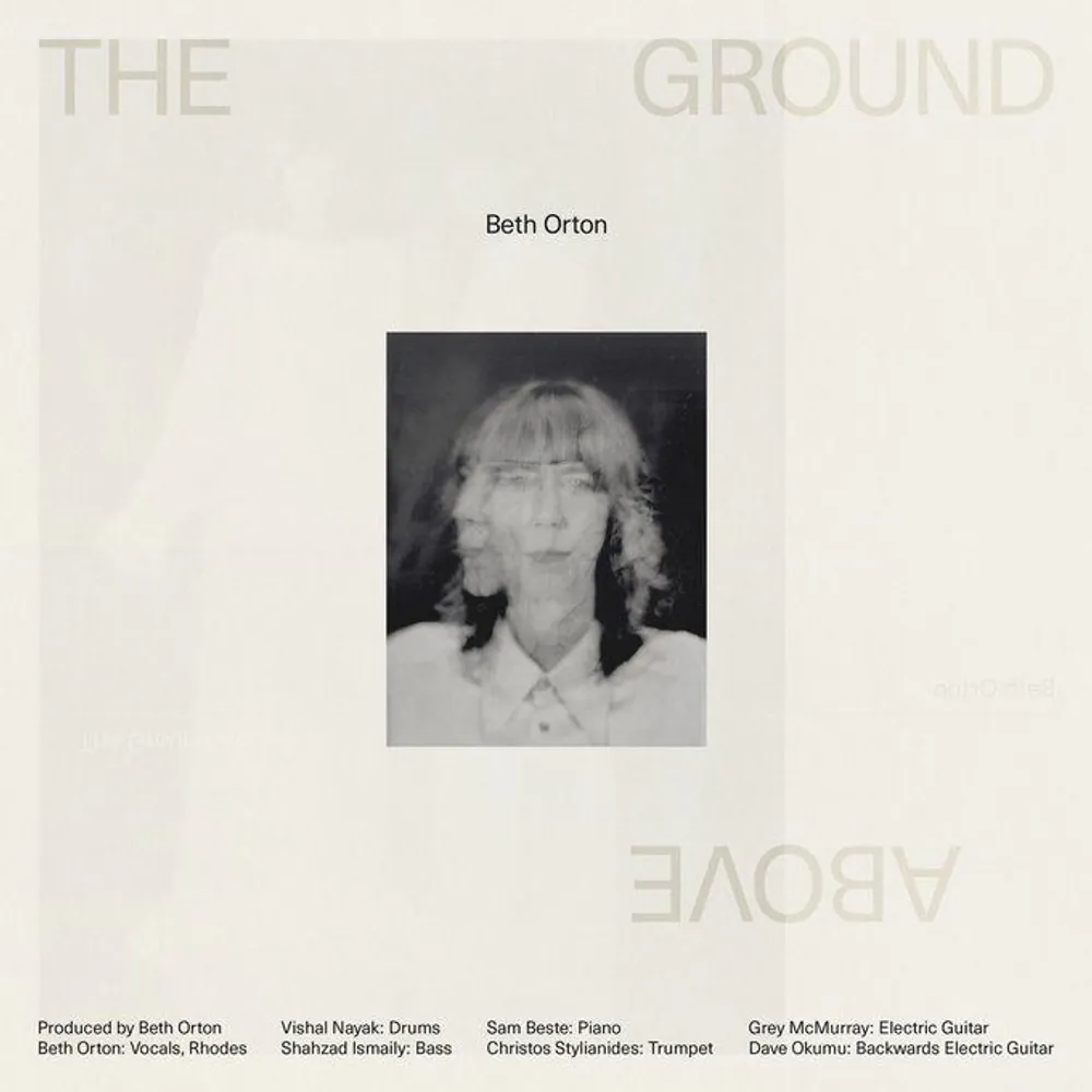 김성일의 영국 싱어송라이터인 베스 오톤(Beth Orton)이 정규 9집 #앨범 [The Ground Above]를 공개했다. 이번 앨범은 Partisan Records를 통해 출시되었으며, 명상적이고 대기적인 사운드에 죽음... 이미지