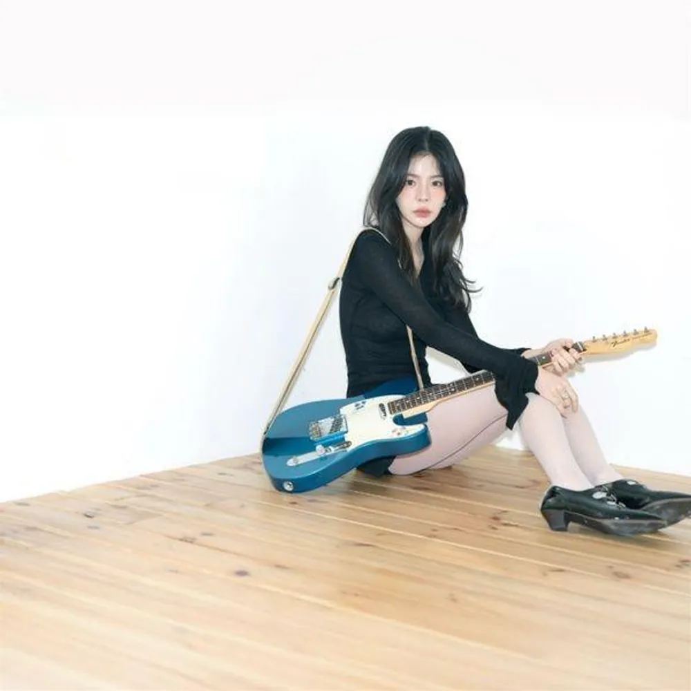 김성일의 싱어송라이터 장재인 님이 #밴드 TwoFour를 (2025년) 결성해 활동하고 있었군요. 발매 곡들을 확인하다 이제 알았네요. 밴드 TwoFour가 싱글(#앨범) 곡 '시온(나의 지구를 지켜줘)'을/를 공개했습니다. 이미지