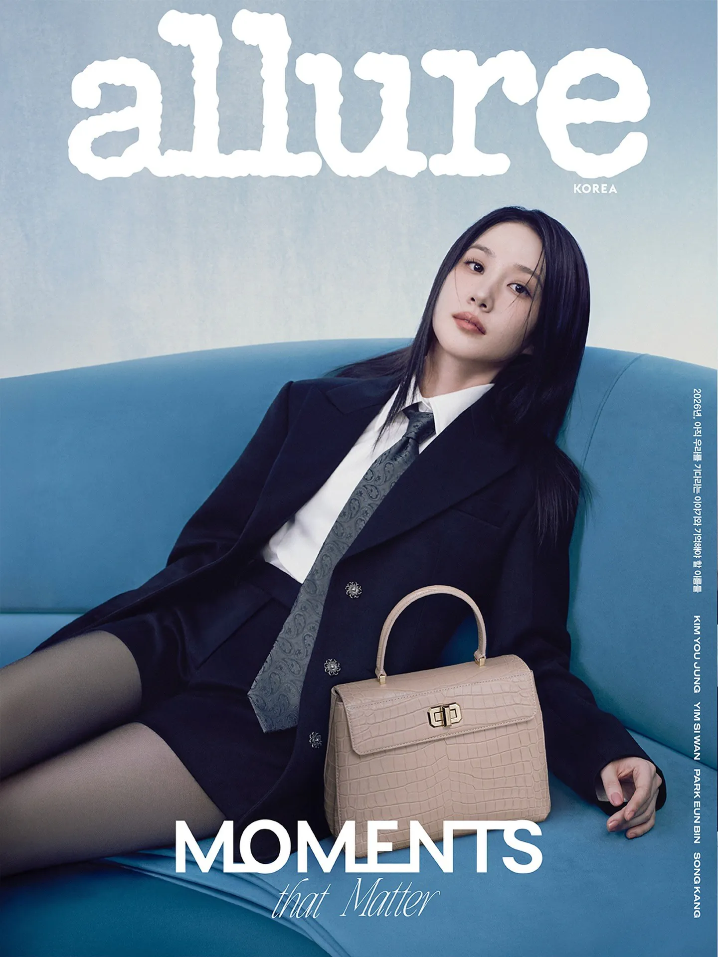 김성일의 현재 #드라마 [오싹한 연애]에 출연 중인 배우 박은빈님의 얼루어 08월호 사진과, 데뷔 30주년 기념 앨범 예약 판매 및 2026 박은빈 FAN CONCERT 소식. 이미지