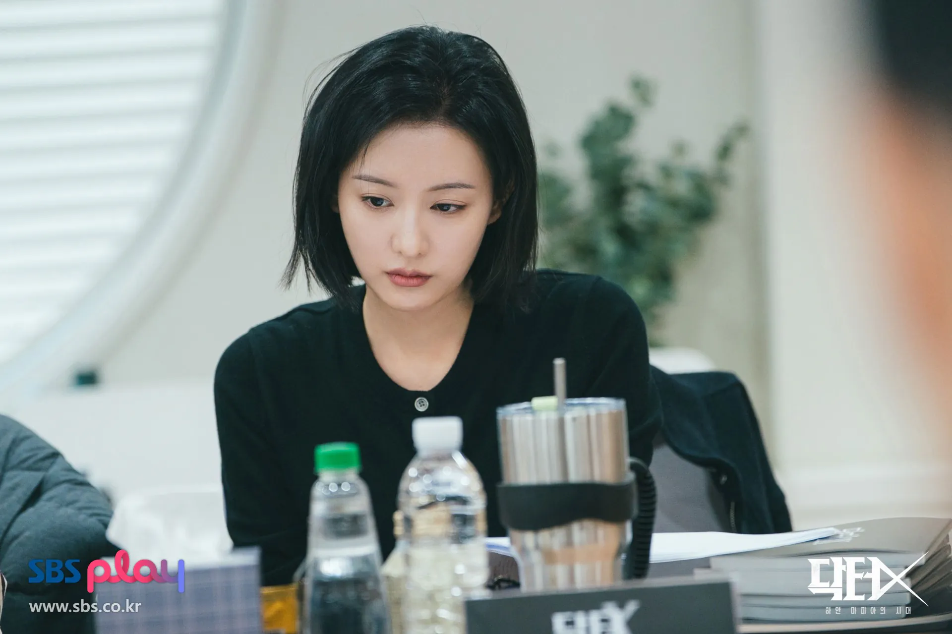 김성일의 SBS 신작 #드라마 메디컬 느와르 장르의 [닥터X : 하얀 마피아의 시대] 대본리딩 메이킹 현장이 공개되었습니다. 배우 김지원, 이정은, 손현주, 김우석 외 분들이 출연을 하고요, 10월 09일(금) 첫 방영이네요... 이미지