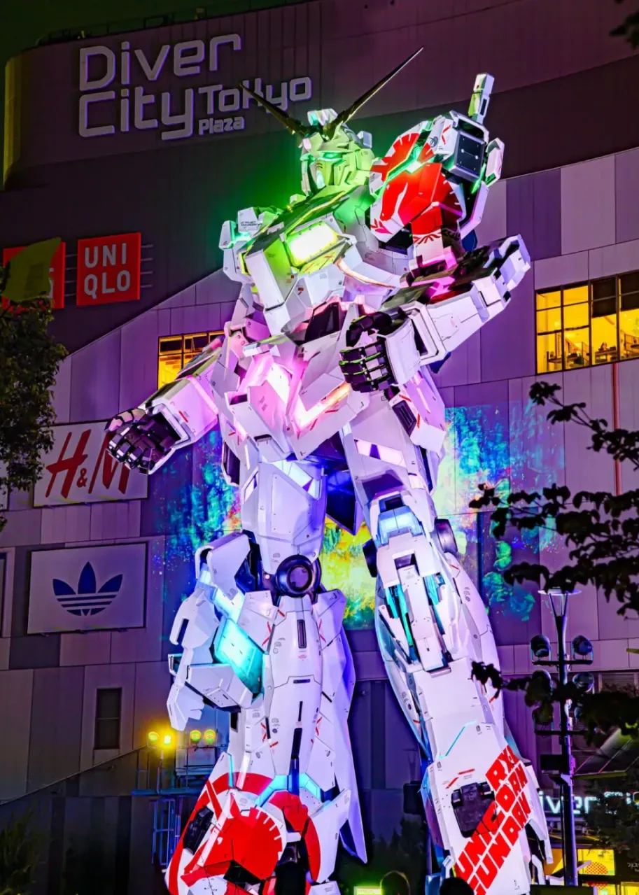 김성일의 일본 DiverCity Tokyo Plaza에 실물 크기로 전시가 되고 있었던 유니콘 건담이, 9년의 전시를 끝으로 철거하게 되었습니다. 이미지
