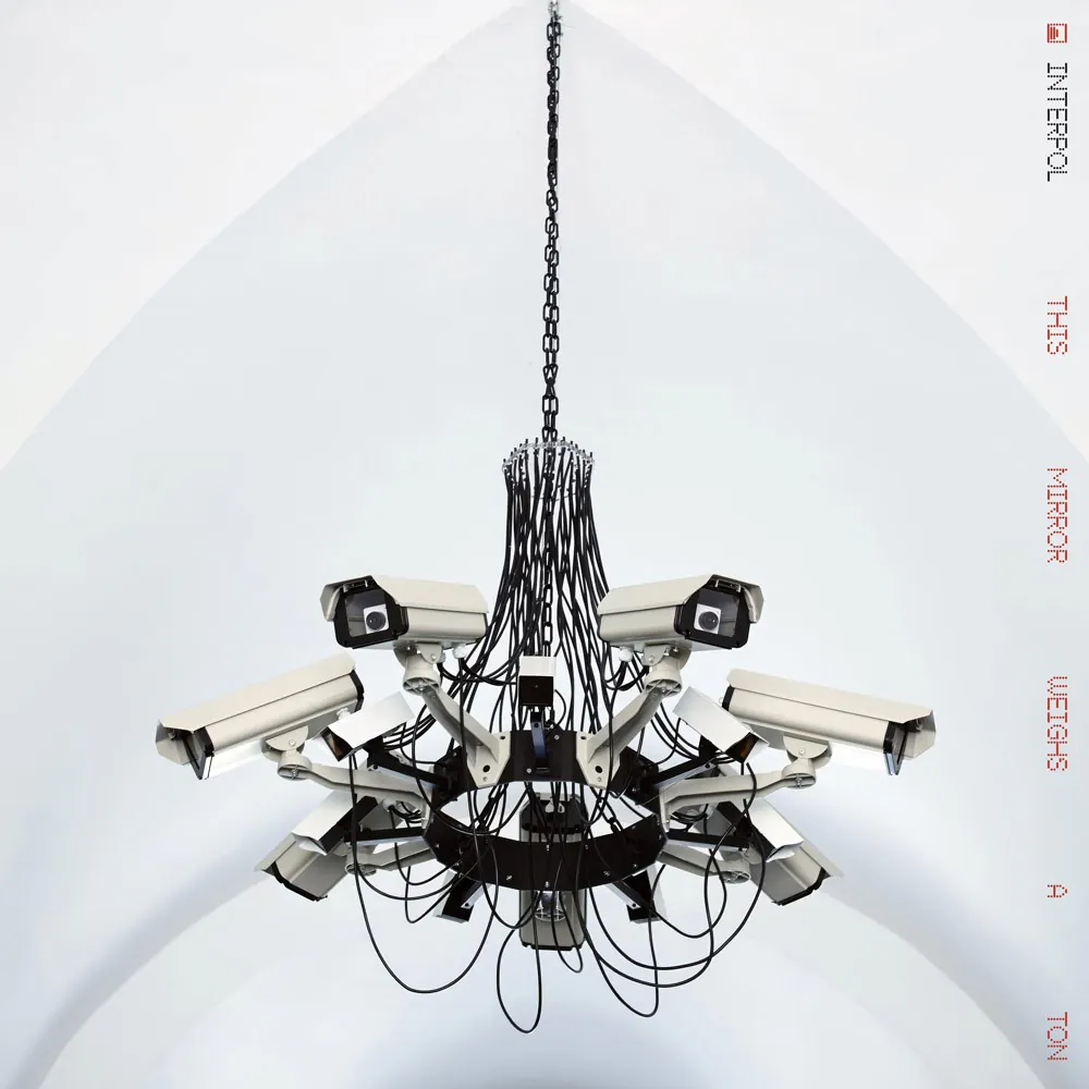 김성일의 #밴드 인터폴(Interpol) 신작 #앨범 [This Mirror Weighs a Ton]이 공개되었습니다. 총 12곡이 수록되었고요, 해외 매체에서 대체로 평이 좋네요. 저도 자고 일어나서 들어봐야겠습니다. 이미지