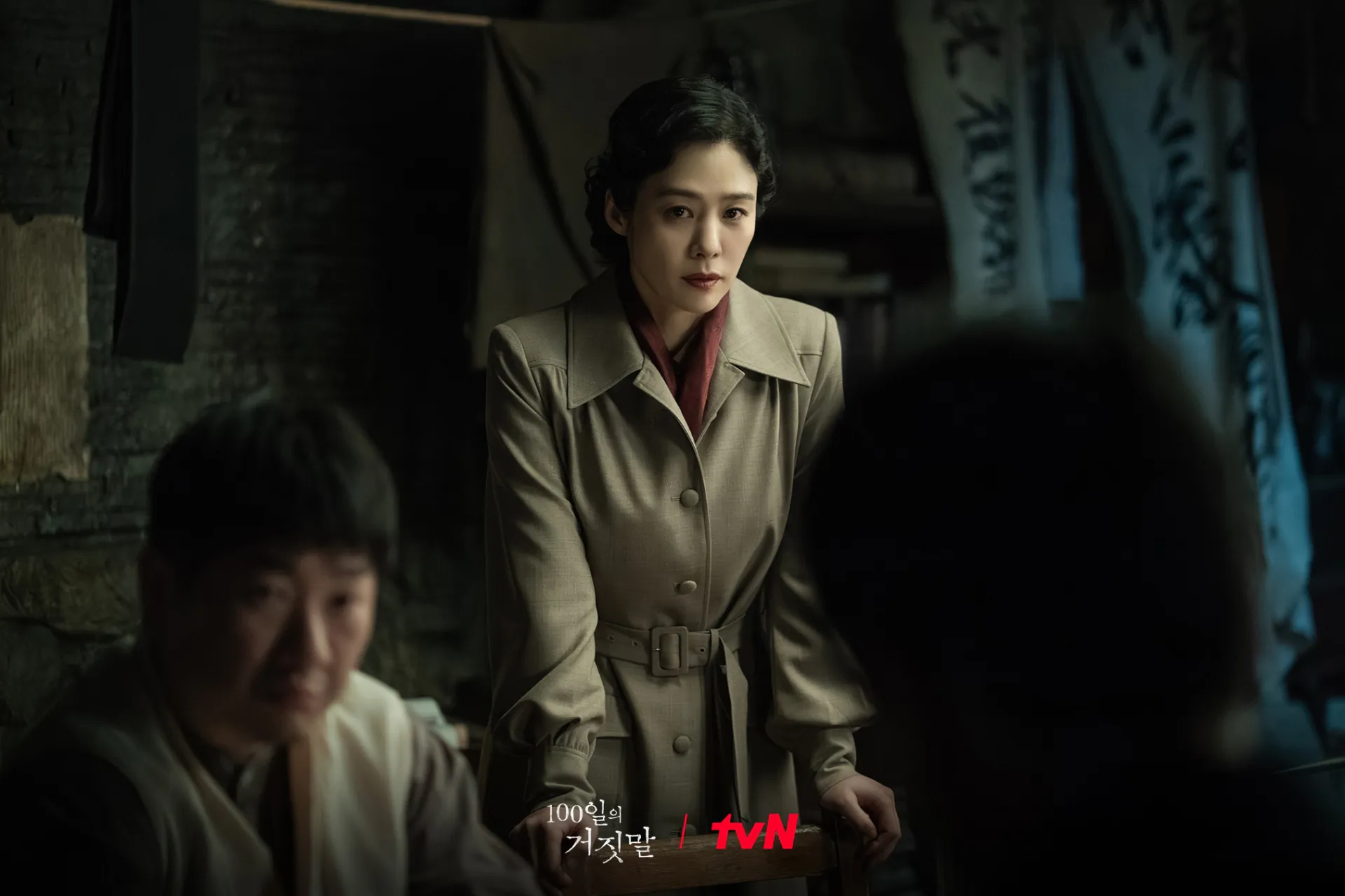김성일의 캐릭터들이 뚜렷하고 극 전개가 빨라 몰입이 됩니다. 얼킨 실타래 같은 관계와 사건 때문에 스릴 또한 있습니다. 앞으로 무리한 전개와 허술한 텐션만 없다면 오늘처럼 재밌게 시청을 할 것 같습니다. 이미지