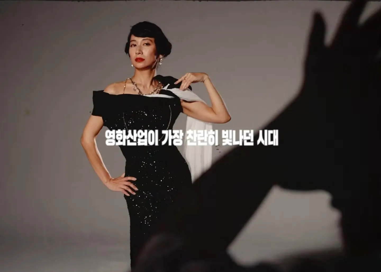 김성일의 일본 #영화 [웰컴 미스터 맥도날드], [멋진 악몽] 등을 연출한 미타니 코키(Mitani Koki) 감독님의 연극, [아메리칸 드림] 스폿 영상이 공개되었습니다. 이미지