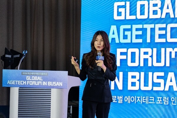 지난 9월 벡스코(BEXCO)에서 진행한 글로벌 에이지테크 포럼, 김영선 교수가 연설하고 있다. | 사진=부산정보산업진흥원
